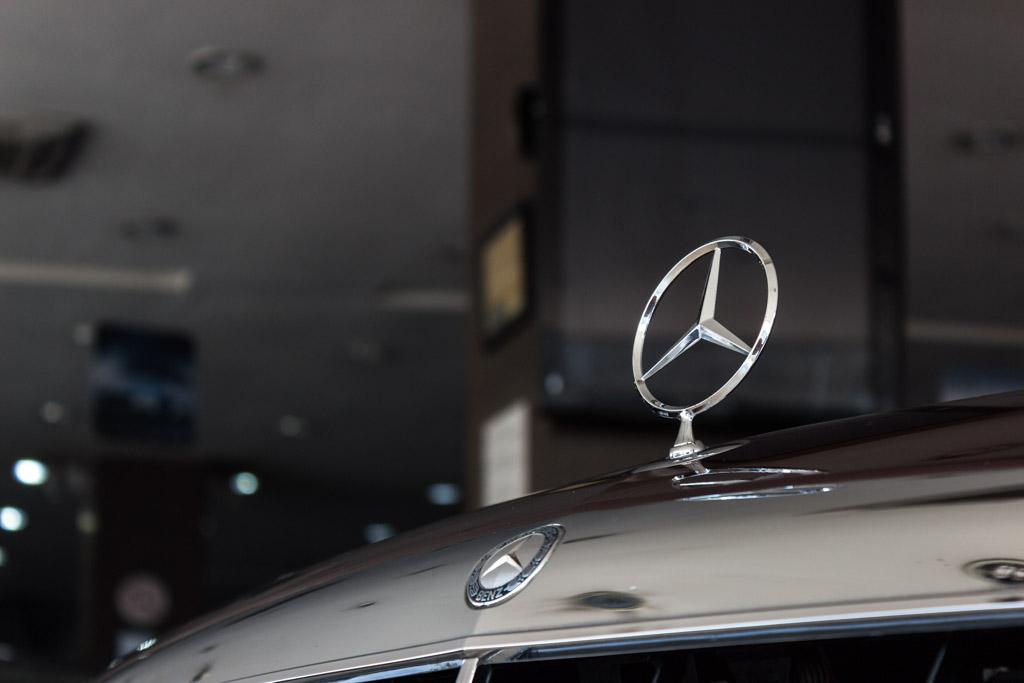 Mercedes-Benz S350 Model and badging