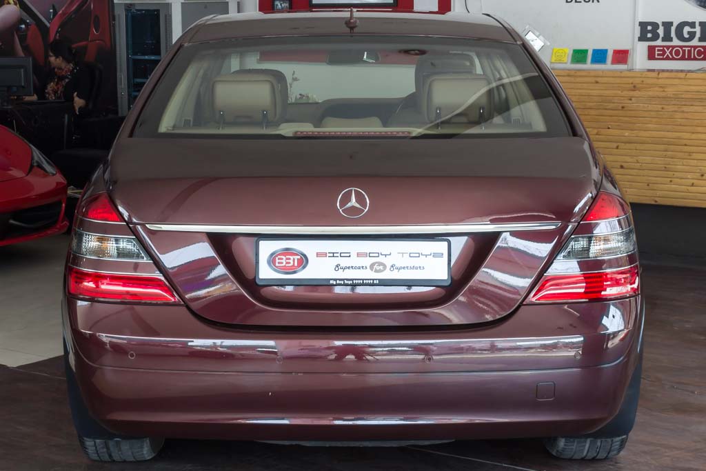 Mercedes-Benz S350 Rear view