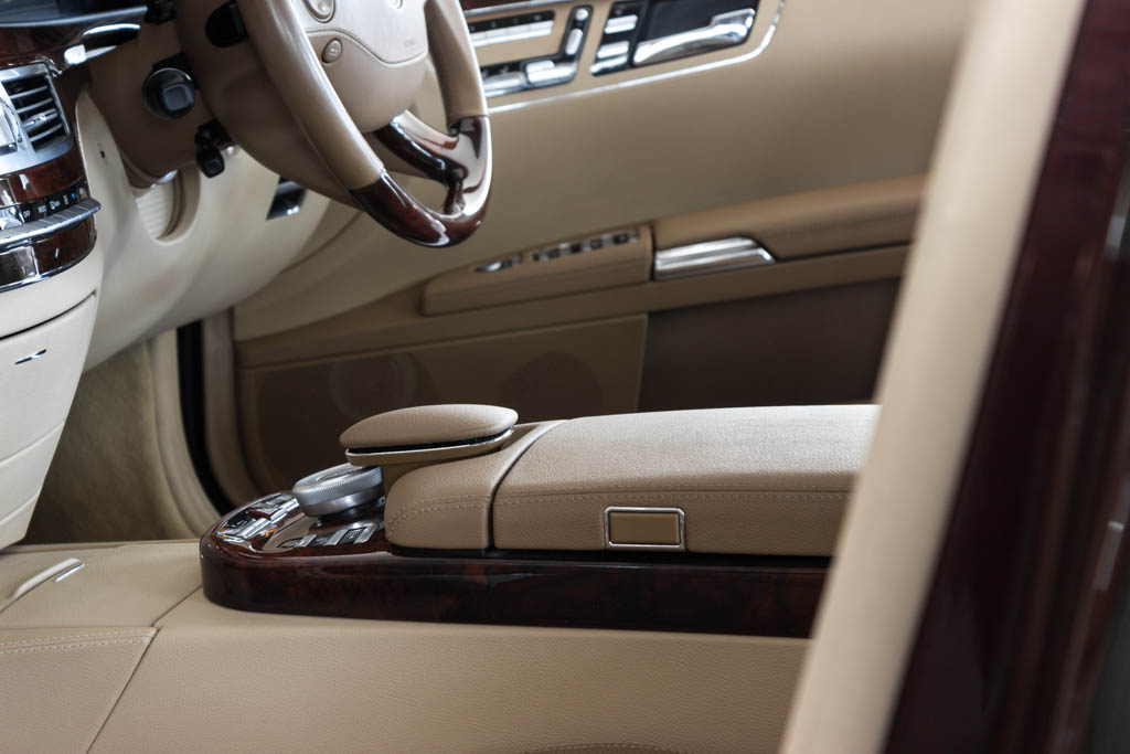 Mercedes-Benz S350 Hand Rest