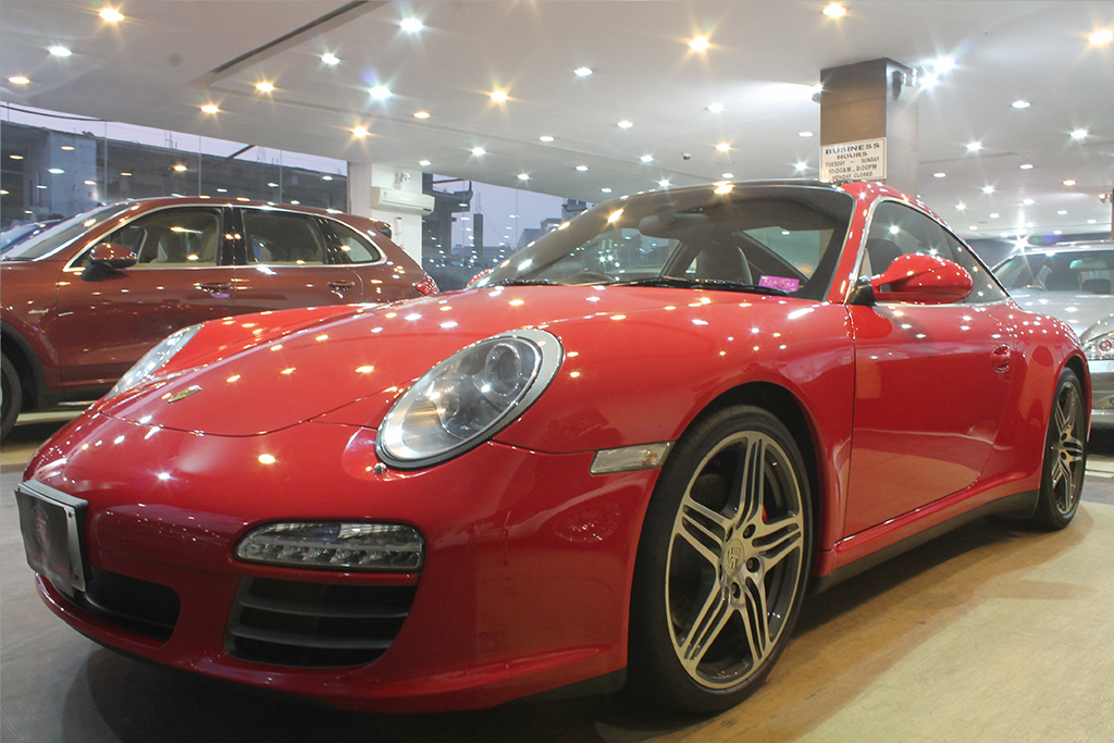 Porsche 911 Targa 4S front left side