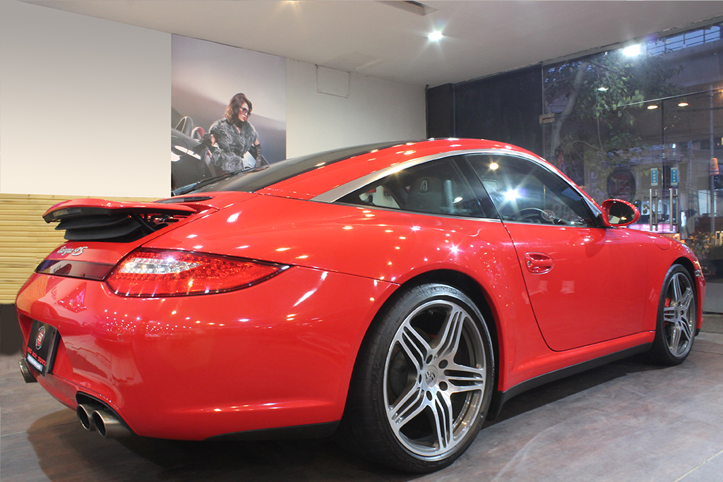 Porsche 911 Targa 4S rear right side