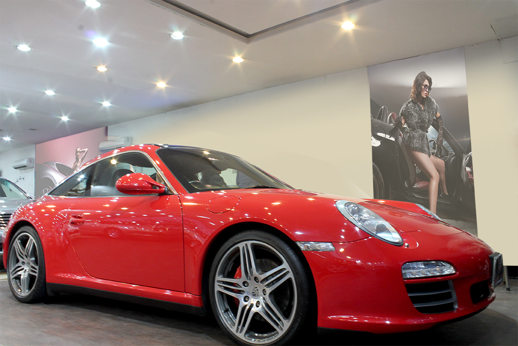 Porsche 911 Targa 4S front right side