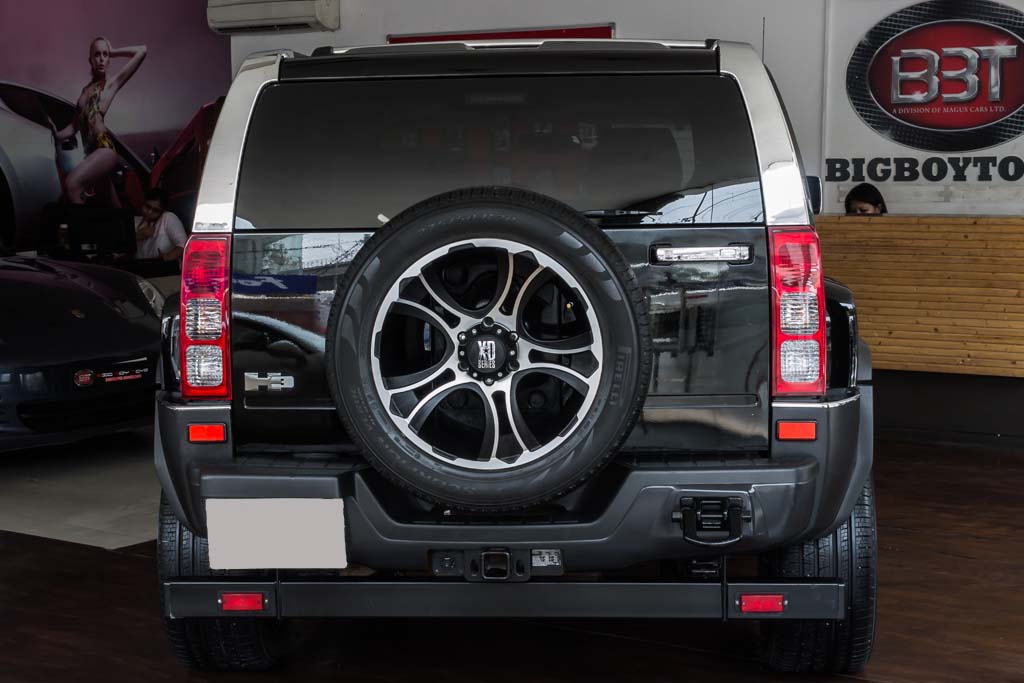Hummer H3 Rear view