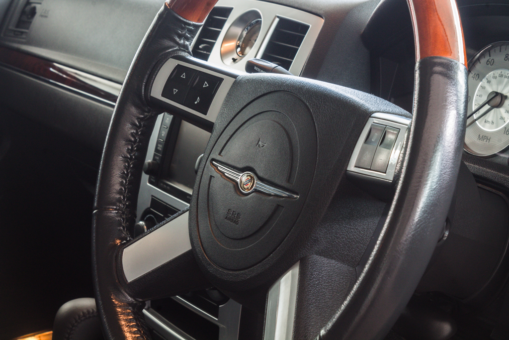Chrysler 300C Steering wheel