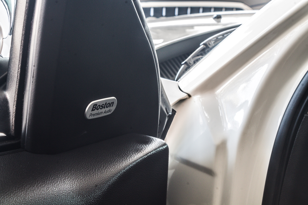 Chrysler 300C Badging