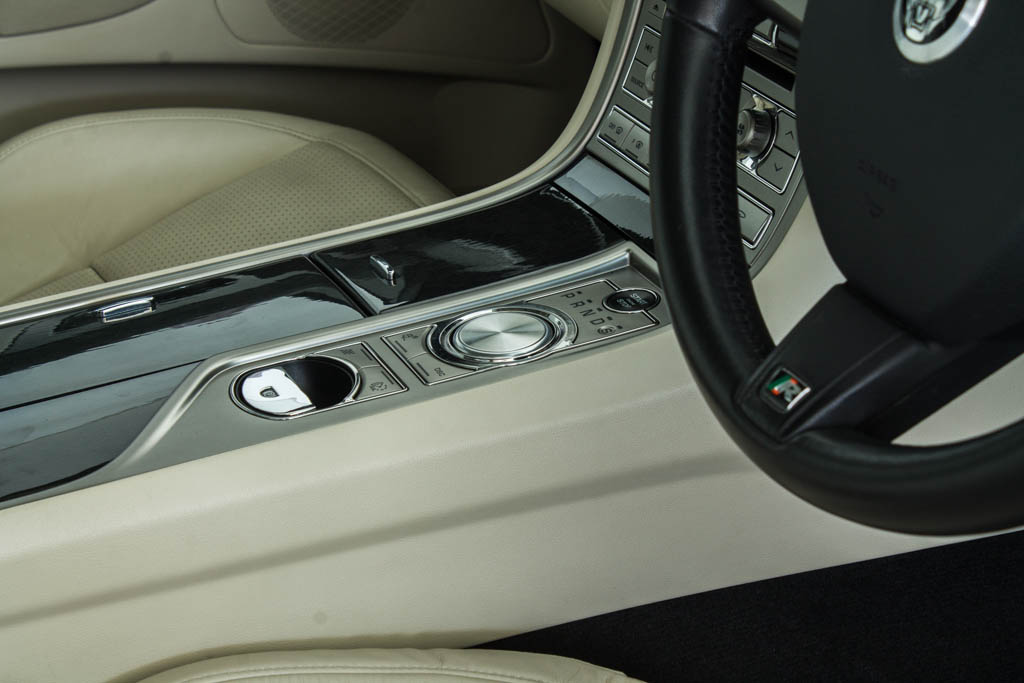 Jaguar XFR center console