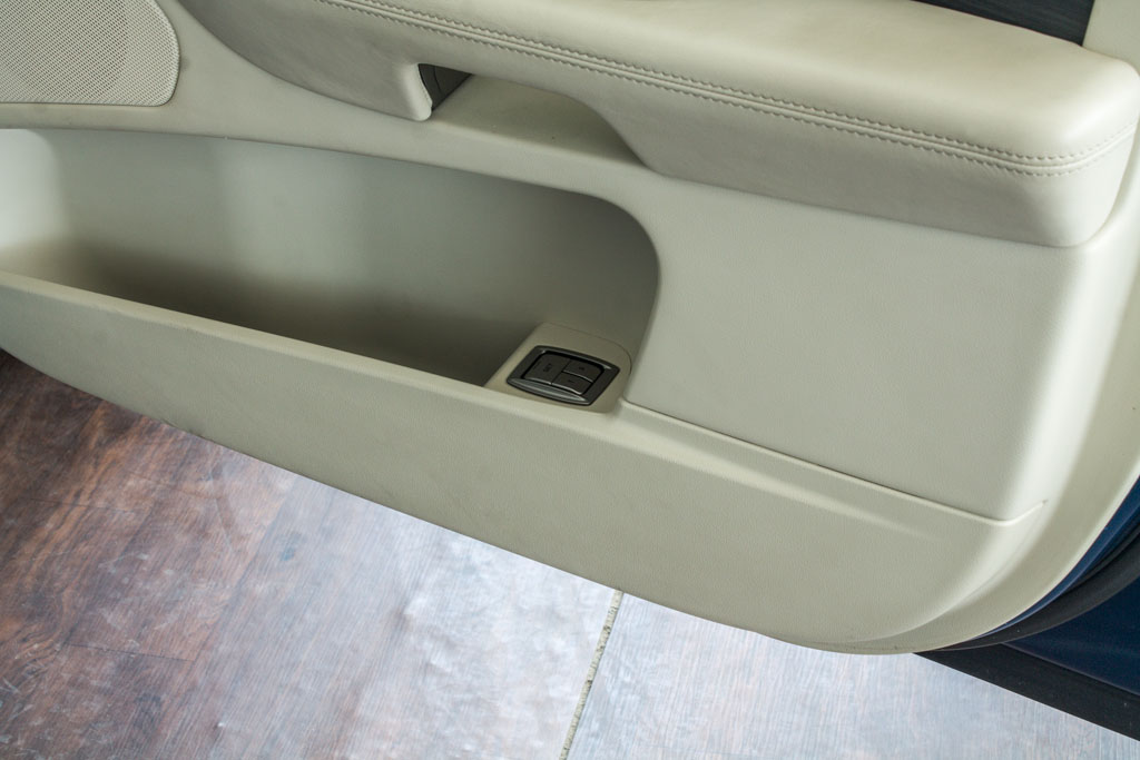 Jaguar XFR door closeup