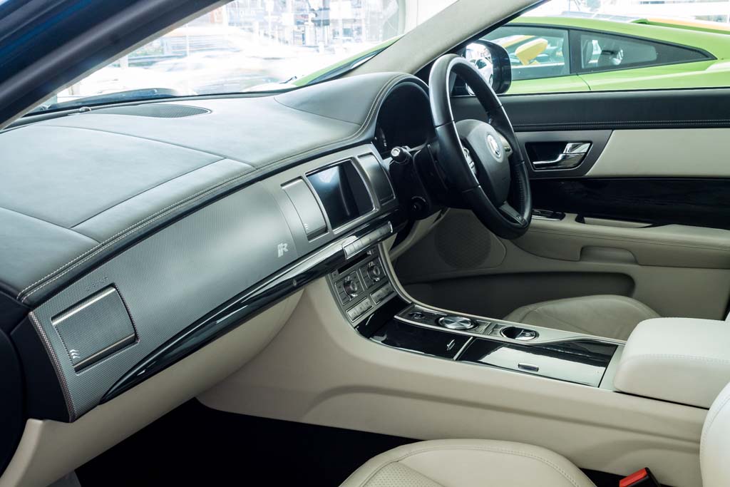 Jaguar XFR dashboard