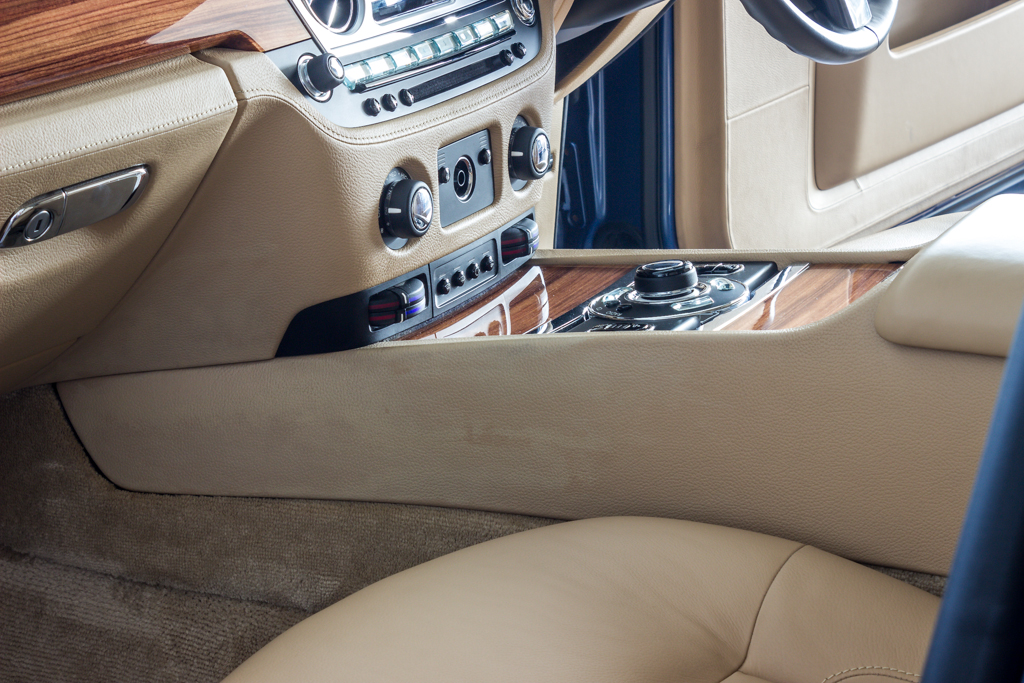 Rolls Royce Ghost Centre console 1