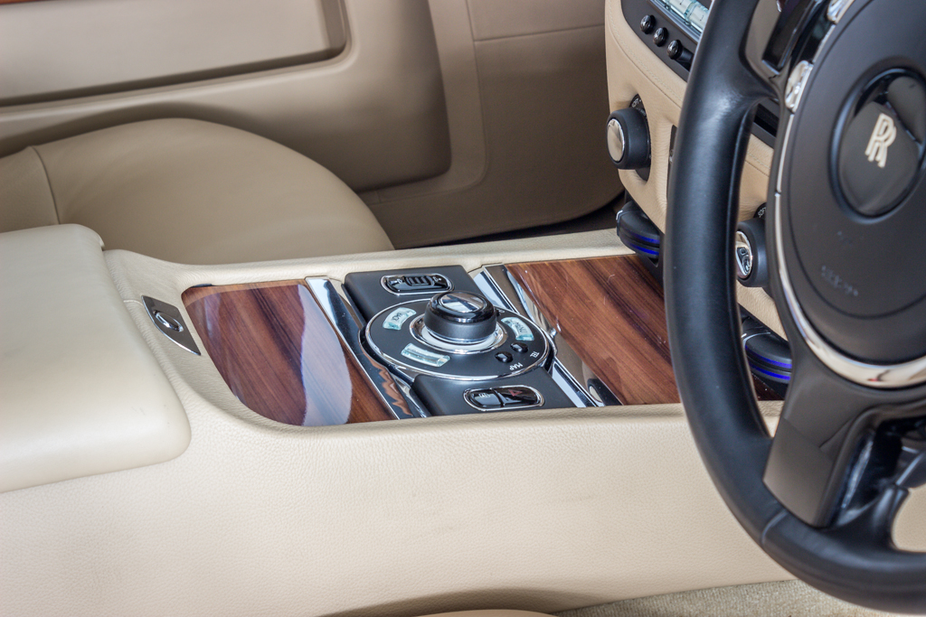 Rolls Royce Ghost Centre console