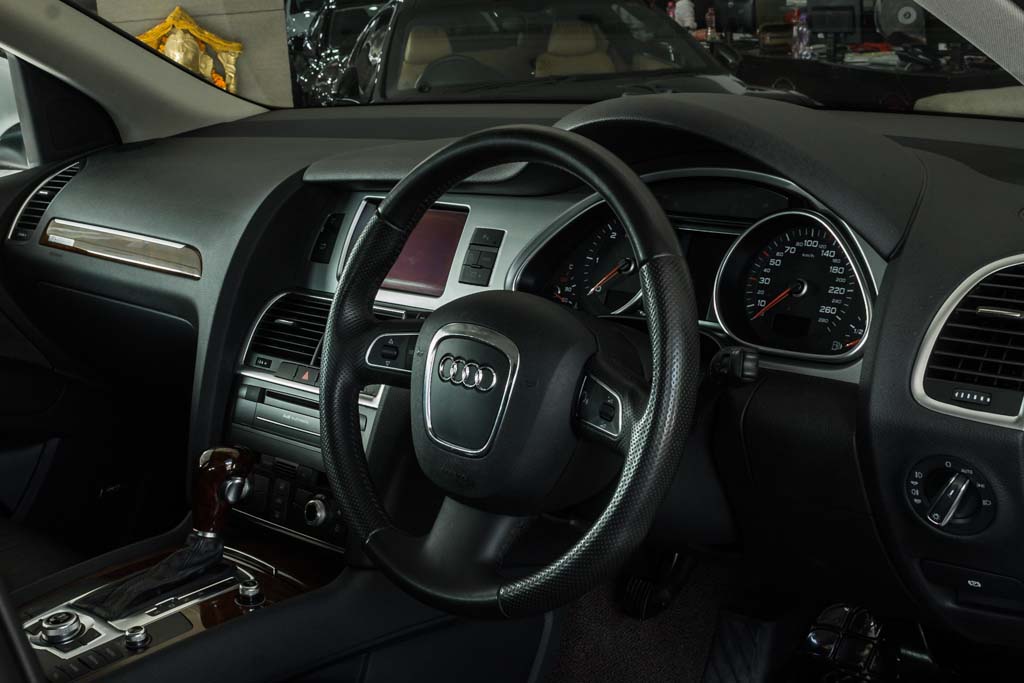 Audi Q7 steering wheel