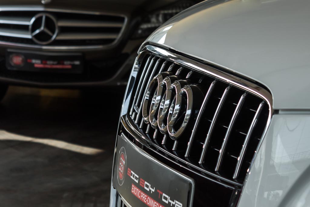 Audi Q7 grille