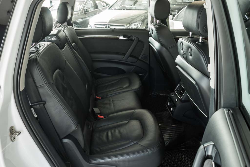 Audi Q7 interior