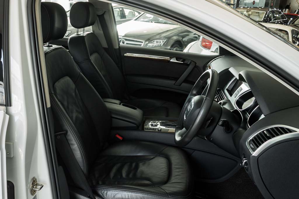Audi Q7 interior