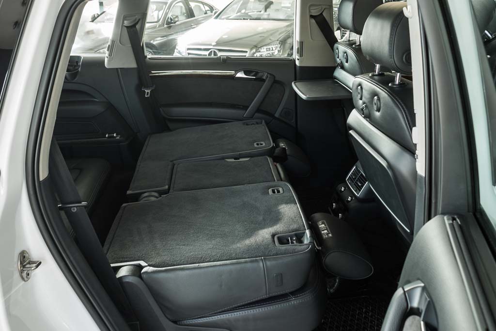 Audi Q7 interior