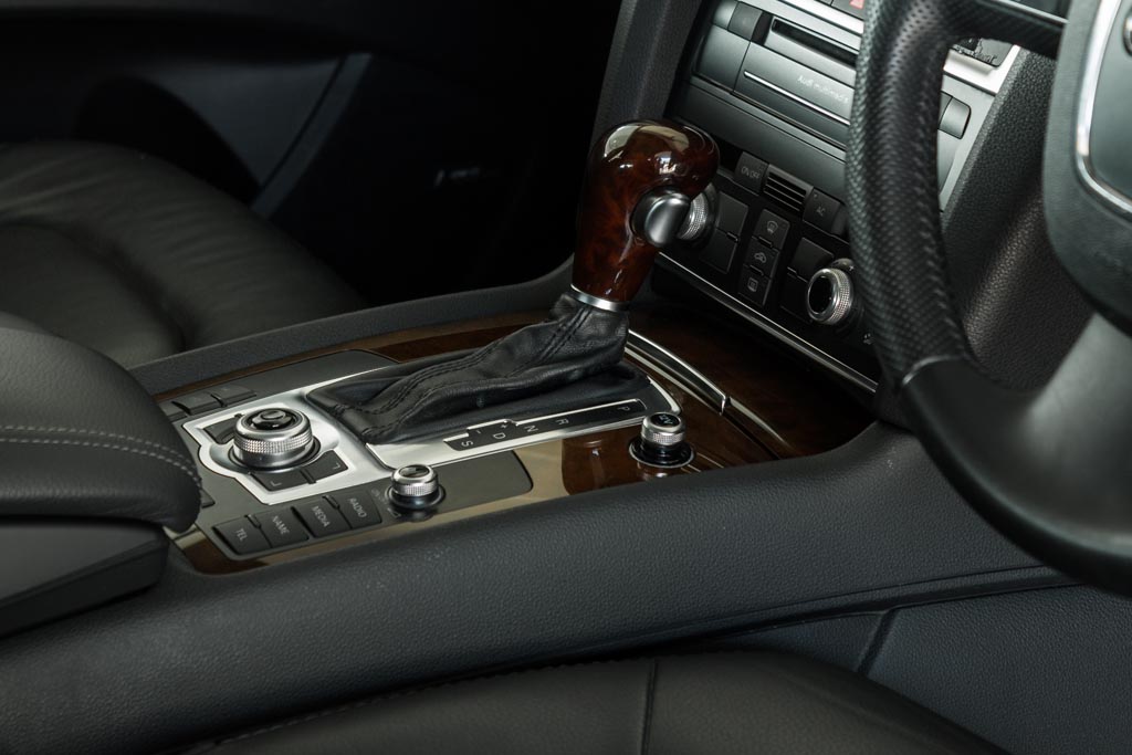 Audi Q7 gear shifter