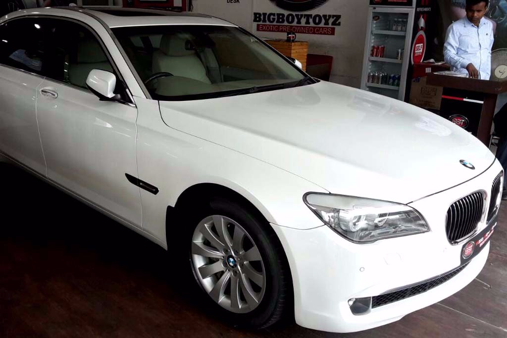 BMW 740Li front right side view