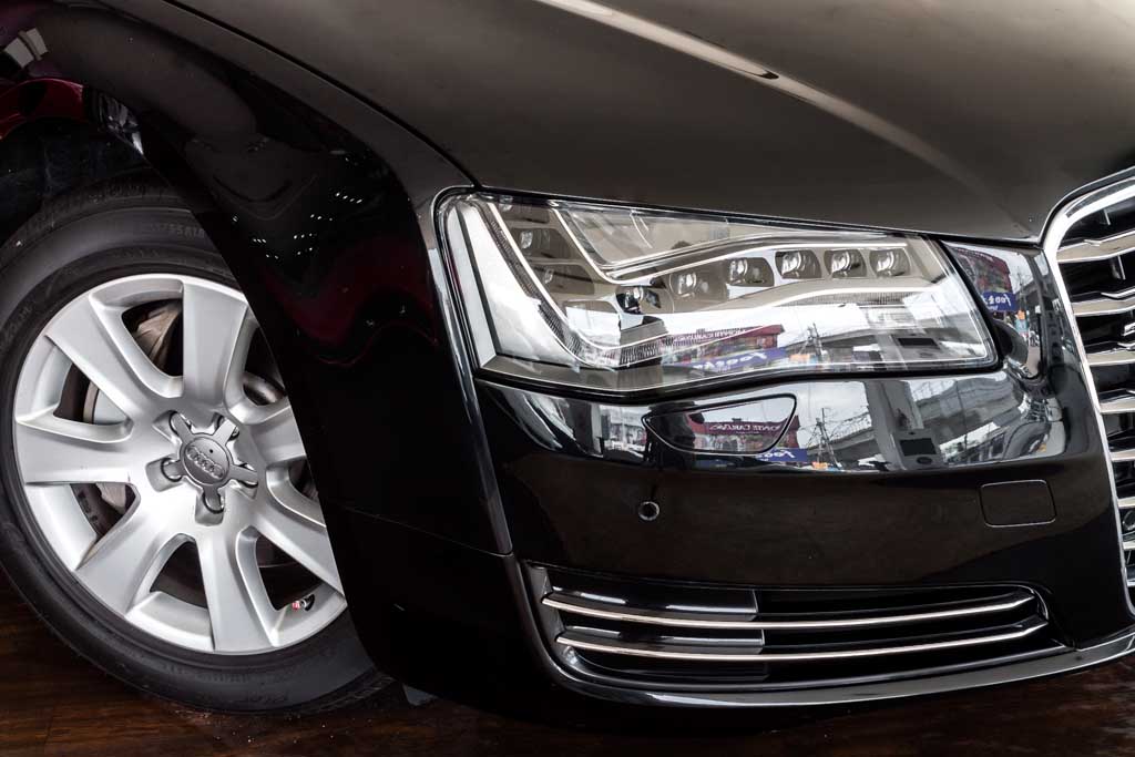 Audi A8 L head light