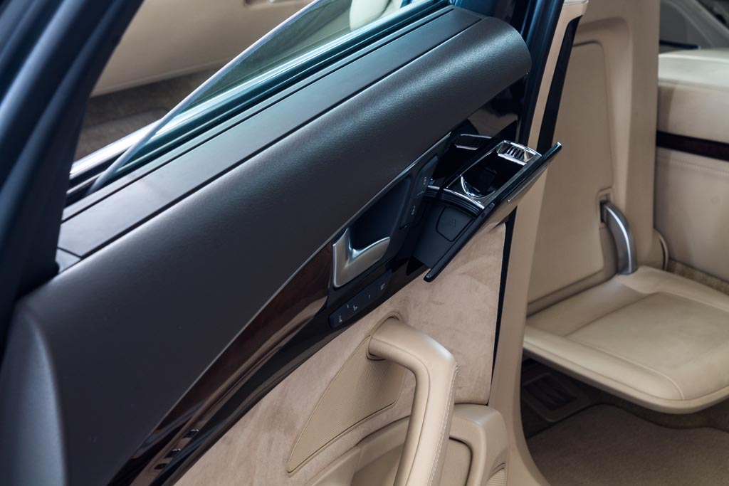 Audi A8 L window adjustment control2