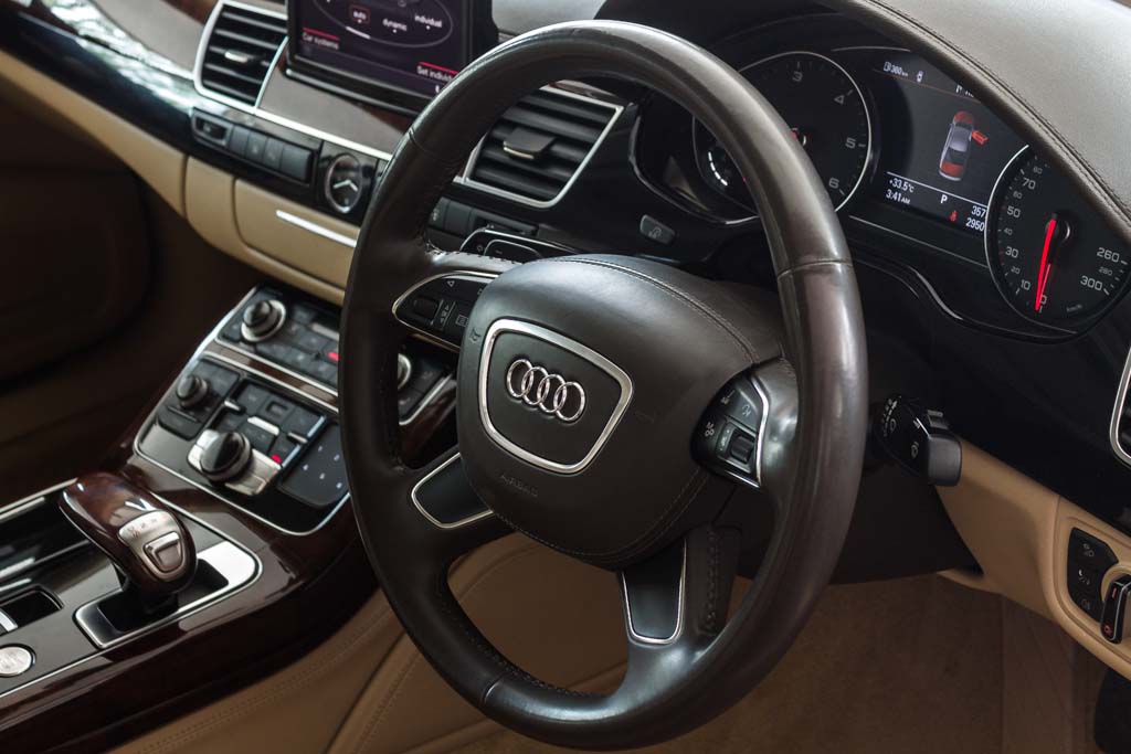 Audi A8 L steering wheel