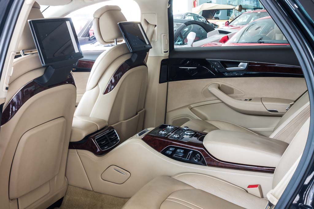 Audi A8 L headrest screens