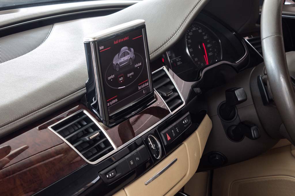 Audi A8 L naviagtion screen