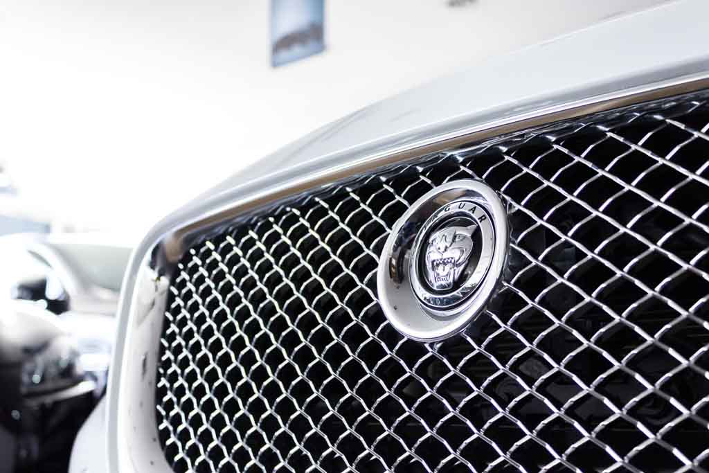 Jaguar XLJ Grille
