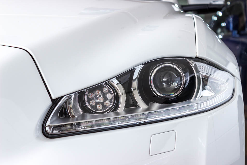 Jaguar XLJ Head light