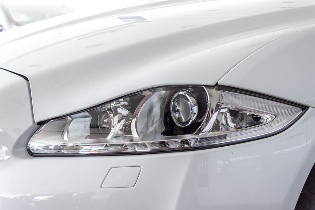 Jaguar XLJ Head light