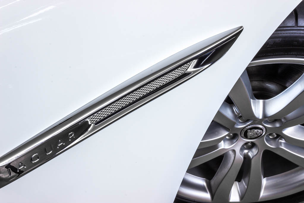Jaguar XLJ Model and Badging