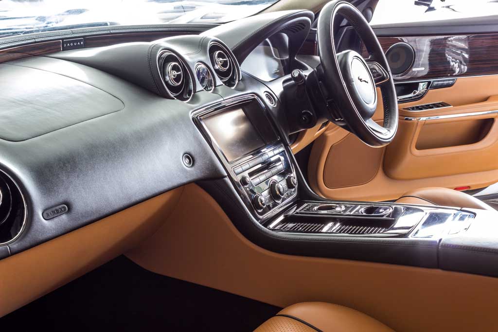 Jaguar XLJ dashboard