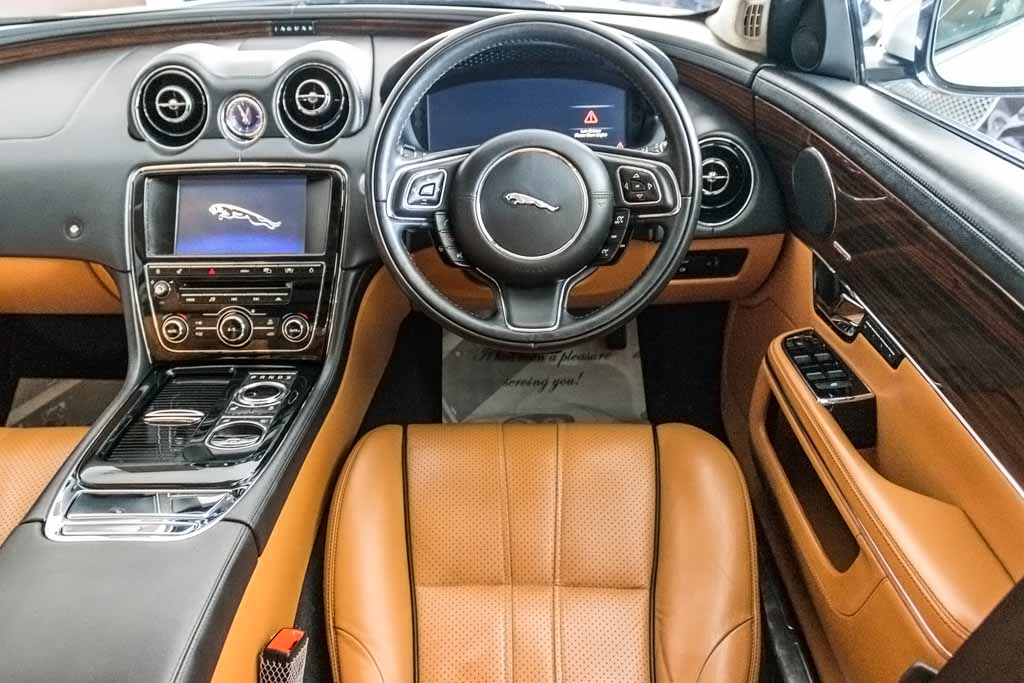 Jaguar XLJ Steering wheel