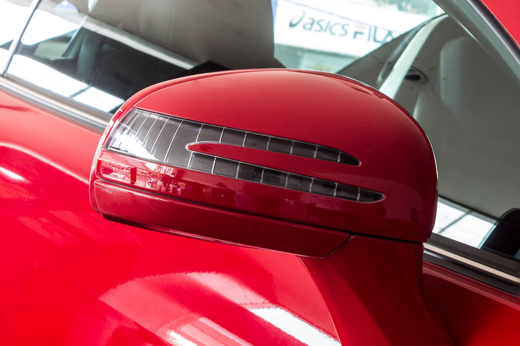 Mercedes-Benz SLK 350 side mirror