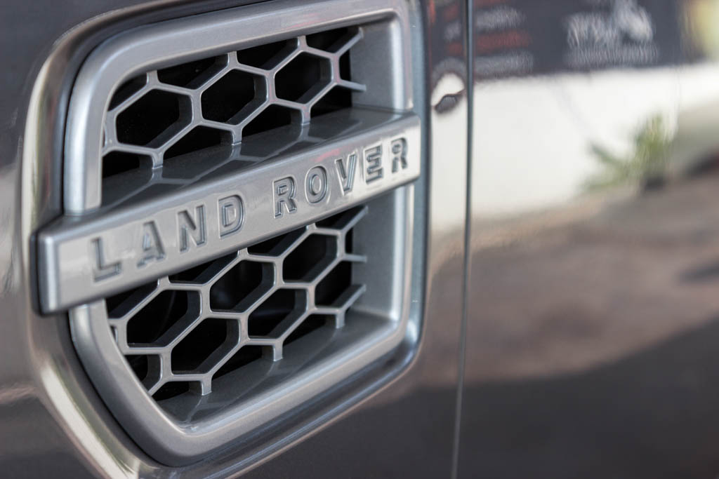 Land Rover Discovery 4 SE Model and badging