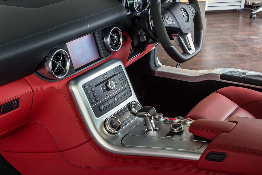 Mercedes- Benz SLS AMG center console