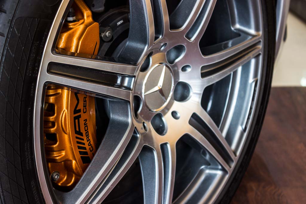 Mercedes- Benz SLS AMG wheel
