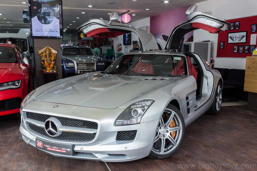 Mercedes- Benz SLS AMG front left view(door open)
