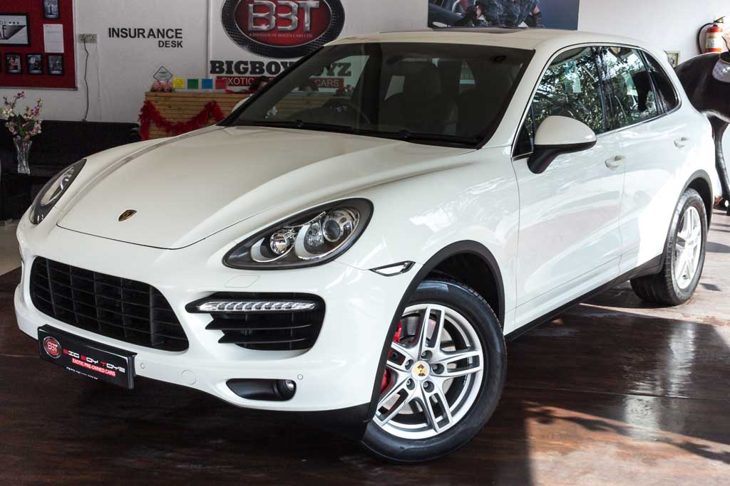Porsche Cayenne Turbo Front left side