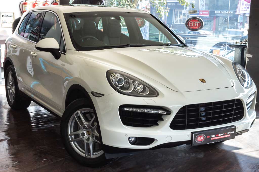 Porsche Cayenne Turbo Front right side