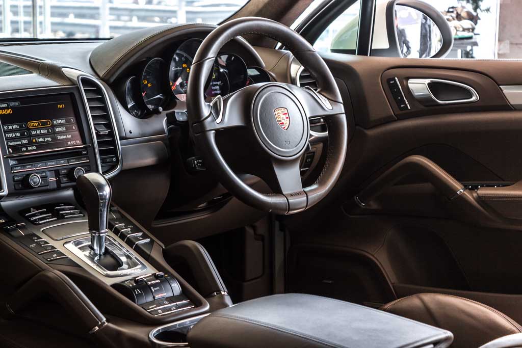 Porsche Cayenne Turbo Steering wheel 1