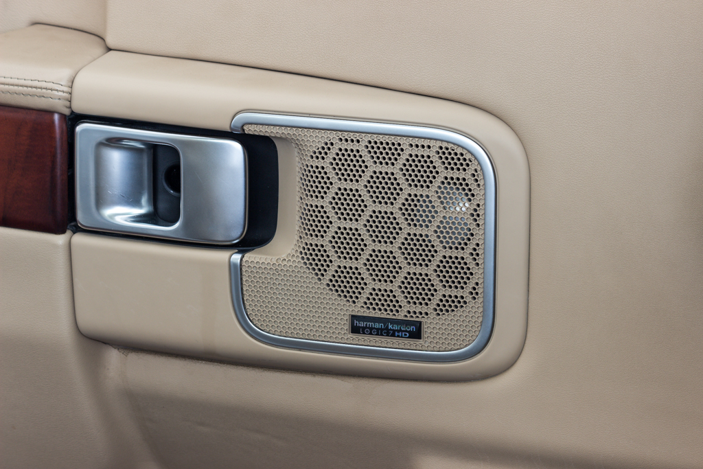 Range Rover Vogue SE speaker