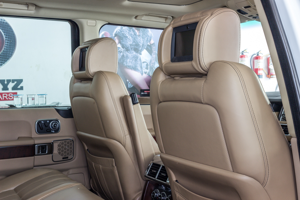 Range Rover Vogue SE headrest screen