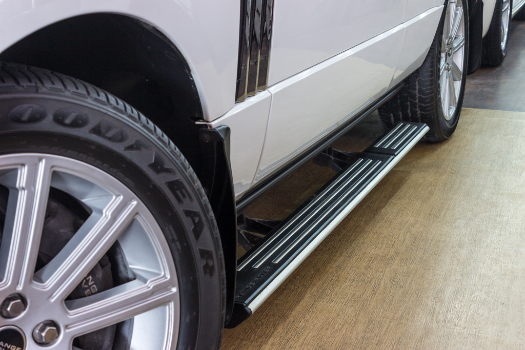 Range Rover Vogue SE side step