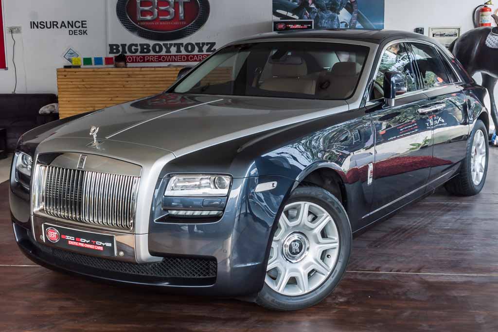 Rolls Royce Ghost front left side view