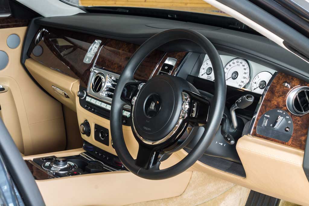 Rolls Royce Ghost steering wheel