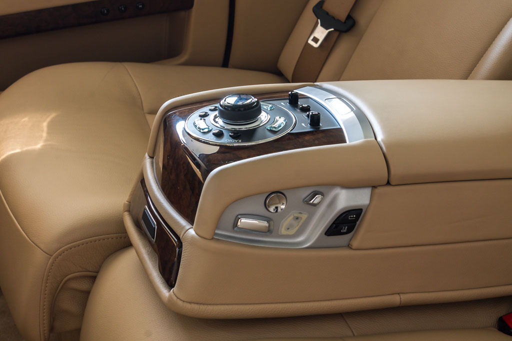 Rolls Royce Ghost music contol