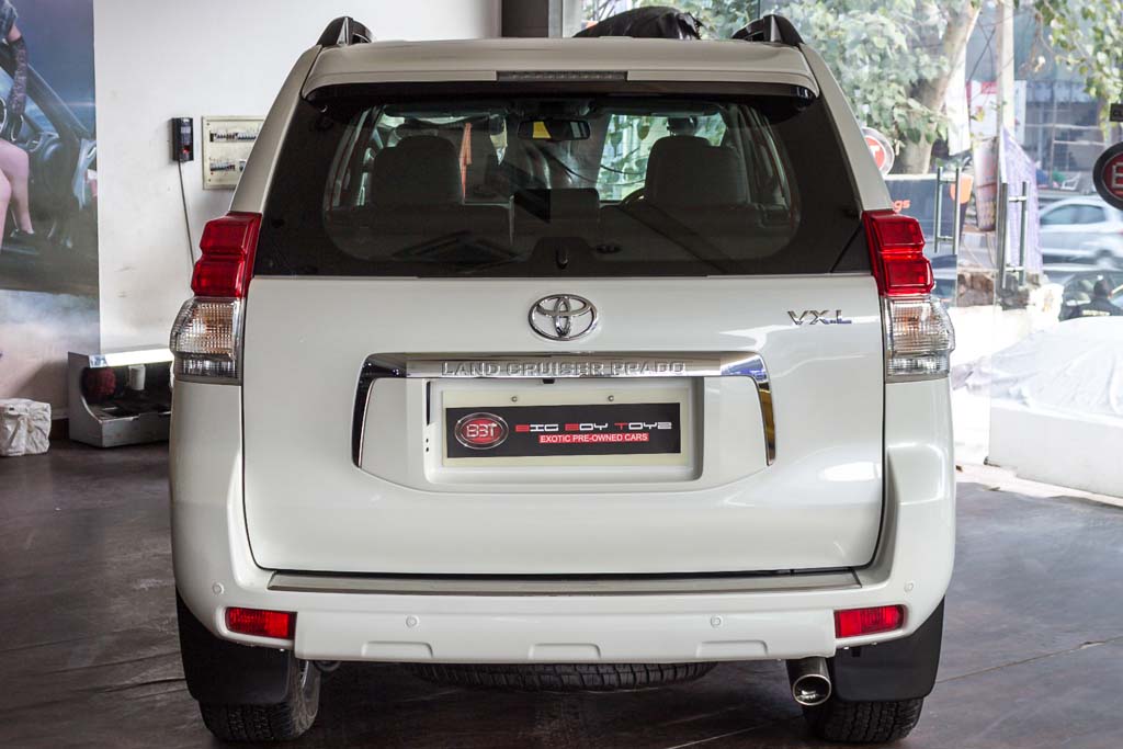Toyota LandCruiser Prado VXL Rear view