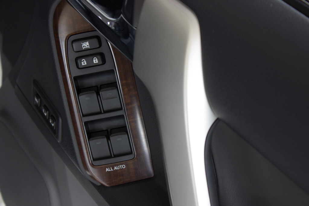 Toyota LandCruiser Prado VXL Window adjustment control