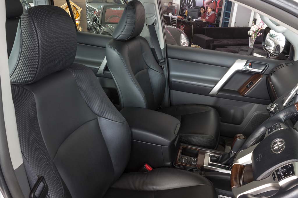 Toyota LandCruiser Prado VXL Front seats