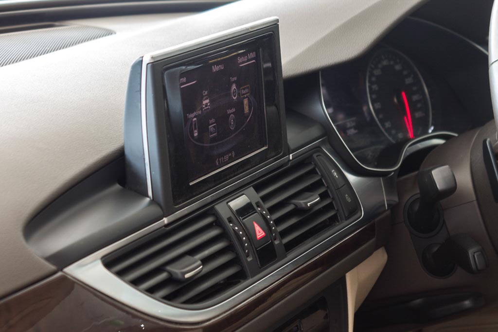 Audi A6 navigation and front air vent